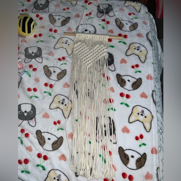 cream heart macrame wall decor - Picture 2 of 4